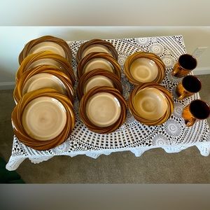 Dinnerware set, pottery.contain 13 specie. Little used like brand new.